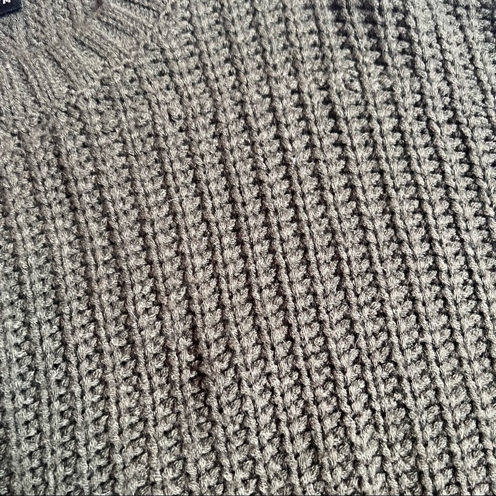 💚Moon & Madison olive sweater - Picture 2 of 4